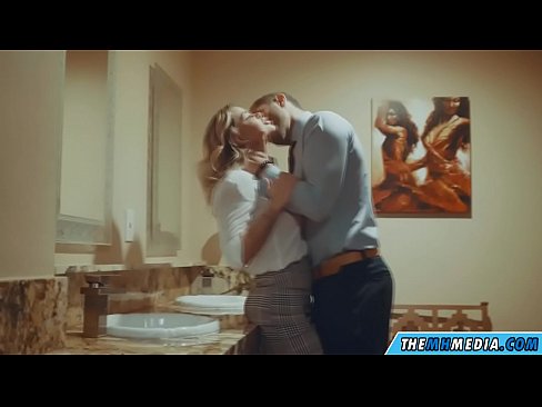 ❤️ Cuando una rubia tetona te seduce en un baño público Porno vk en es.seecamsus.top ❌️